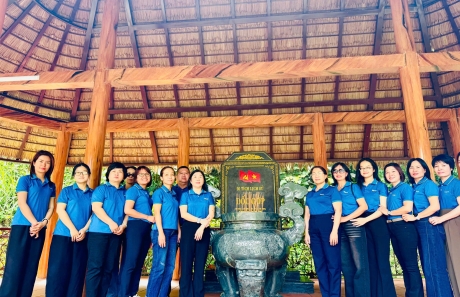 SKYPEC KHU VỰC MIỀN TRUNG TỔ CHỨC HOẠT ĐỘNG VỀ NGUỒN CHO CBCNV NỮ NHÂN DỊP 8/3